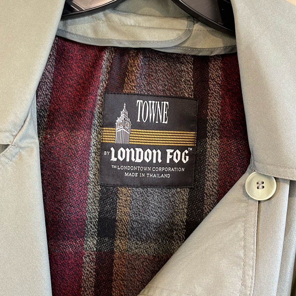 Women’s London fog, trenchcoat, excellent condition sage green size 10Petite